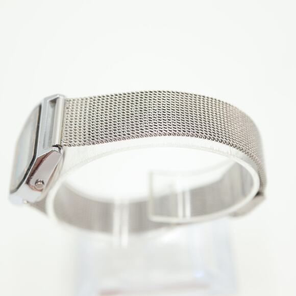 Vintage Timex Q Womens Digital Watch 26mm Stainless Steel Mesh with New Battery - Picture 11 of 15